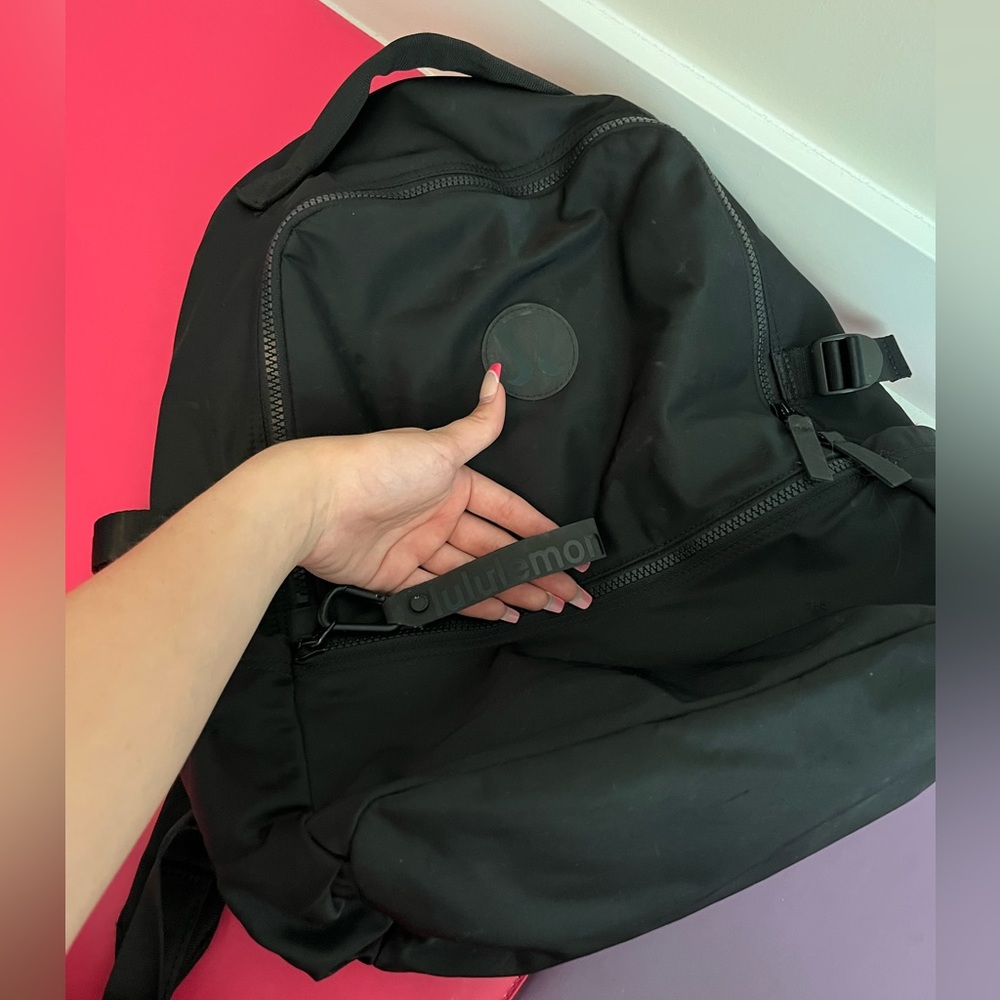 Black Lululemon backpack